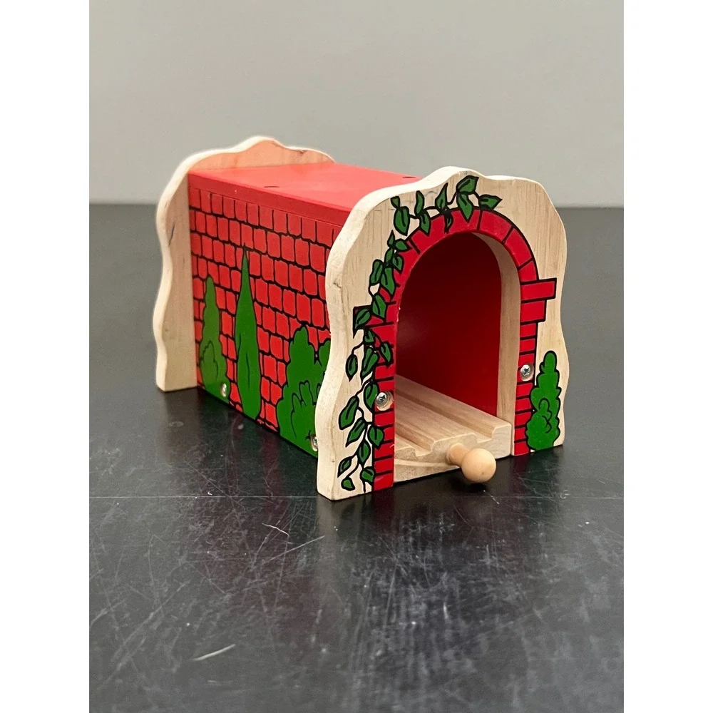 Bigjigs Rail Wooden Train Tunnel Red Brick Ivy Print with 3 Risers One Size
